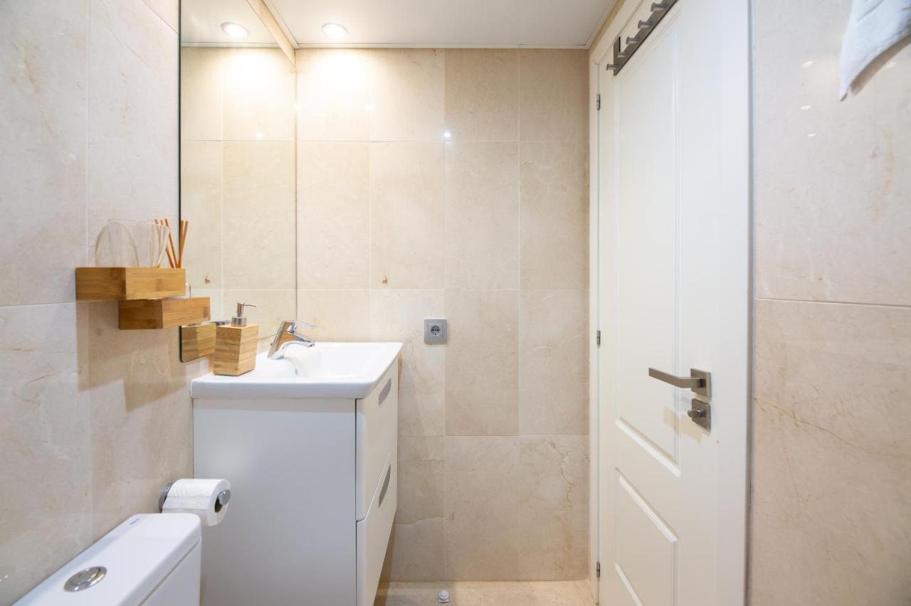 Modern Apartment Next To The Beach, Pets Friendly Benalmádena Eksteriør billede